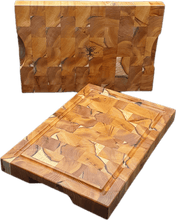 Laden Sie das Bild in den Galerie-Viewer, Massives Servier- und Schneidebrett mit Saftrille- "Stjórn-Risastór"