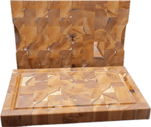 Laden Sie das Bild in den Galerie-Viewer, Massives Servier- und Schneidebrett mit Saftrille- "Stjórn-Risastór"