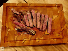 Laden Sie das Bild in den Galerie-Viewer, "Stjórn-Risastór"-Massives Servier- und Schneidebrett mit Saftrille www.Eiben-Art.com