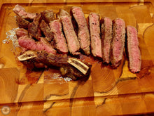 Laden Sie das Bild in den Galerie-Viewer, "Stjórn-Risastór"-Massives Servier- und Schneidebrett mit Saftrille www.Eiben-Art.com