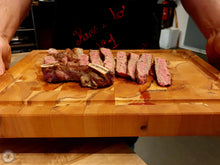 Laden Sie das Bild in den Galerie-Viewer, "Stjórn-Risastór"-Massives Servier- und Schneidebrett mit Saftrille www.Eiben-Art.com