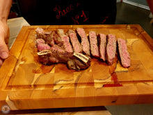 Laden Sie das Bild in den Galerie-Viewer, "Stjórn-Risastór"-Massives Servier- und Schneidebrett mit Saftrille www.Eiben-Art.com